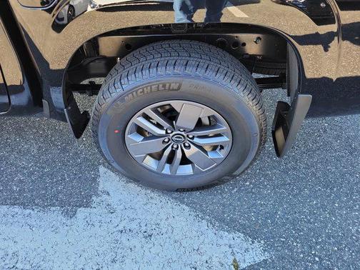 Super Black 2026 Nissan Frontier SV