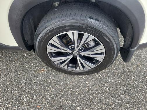 Pearl White Tricoat 2021 Nissan Rogue SV