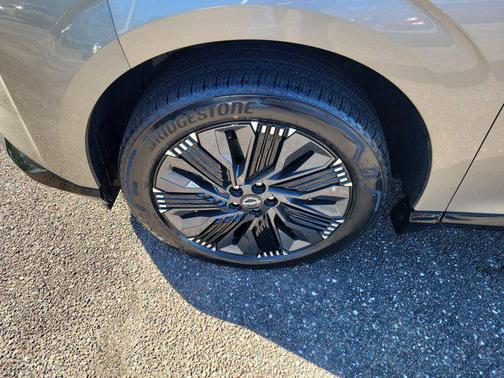 Champagne Silver Metallic 2026 Nissan Murano Platinum