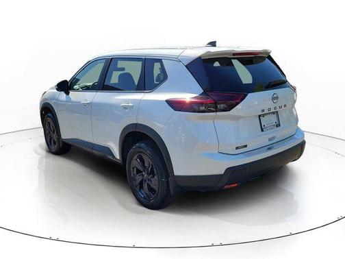 Everest White Pearl Tricoat 2026 Nissan Rogue SV
