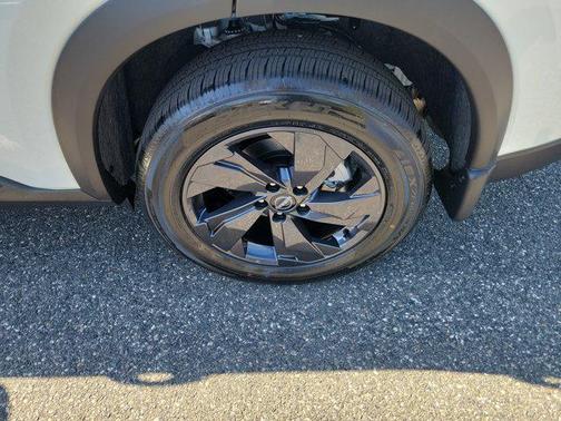 Everest White Pearl Tricoat 2026 Nissan Rogue SV