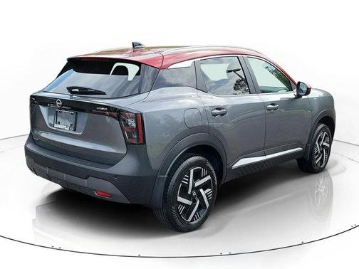 Gun Metallic/Scarlet Ember Tintcoat 2026 Nissan Kicks SV