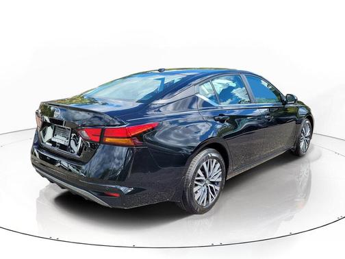 Super Black 2026 Nissan Altima SV FWD