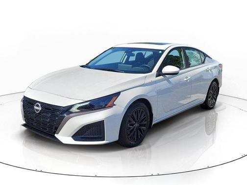Pearl White Tricoat 2026 Nissan Altima SV FWD