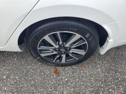 Aspen White 2025 Nissan Versa 1.6 SV