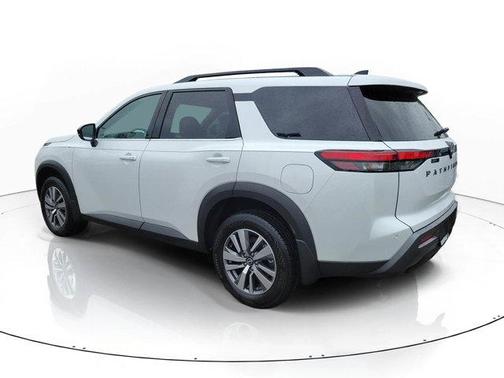 Everest White Pearl Tricoat 2026 Nissan Pathfinder SL