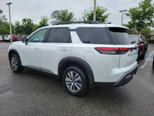 Everest White Pearl Tricoat 2026 Nissan Pathfinder SL