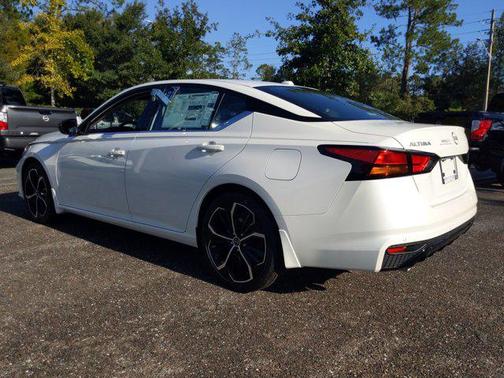 2025 Nissan Altima SR FWD