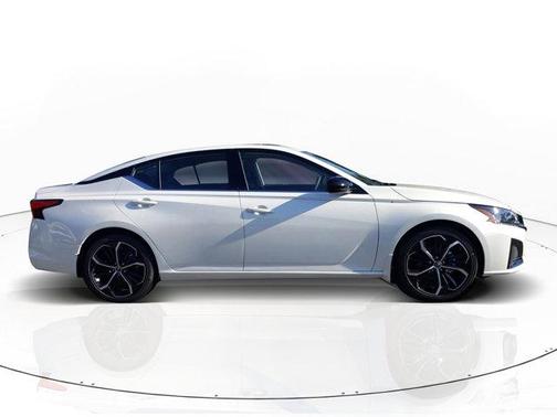2025 Nissan Altima SR FWD