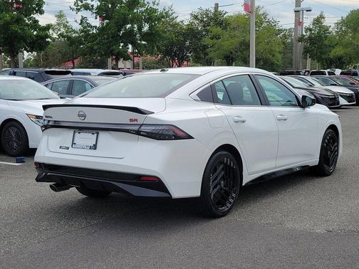 Aspen White Tricoat 2026 Nissan Sentra SR