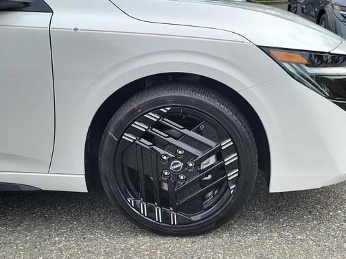 Aspen White Tricoat 2026 Nissan Sentra SR