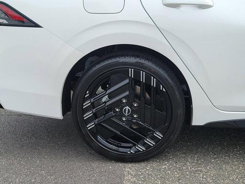 Aspen White Tricoat 2026 Nissan Sentra SR