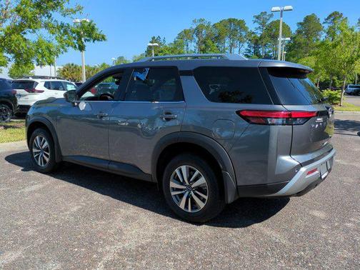 2025 Nissan Pathfinder SL 4WD