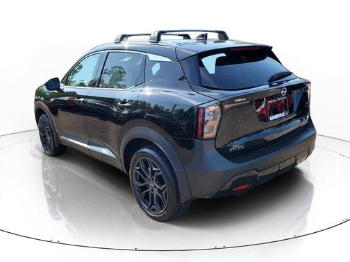 Super Black 2026 Nissan Kicks SR