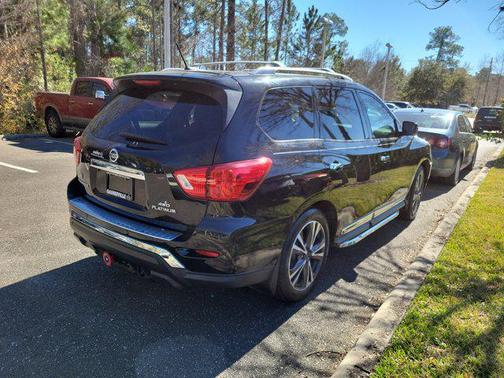 2017 Nissan Pathfinder Platinum