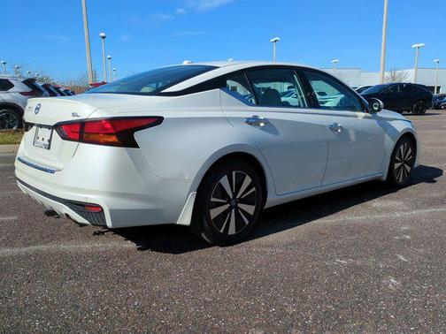 Pearl White Tricoat 2021 Nissan Altima 2.5 SL