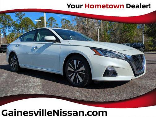 Pearl White Tricoat 2021 Nissan Altima 2.5 SL