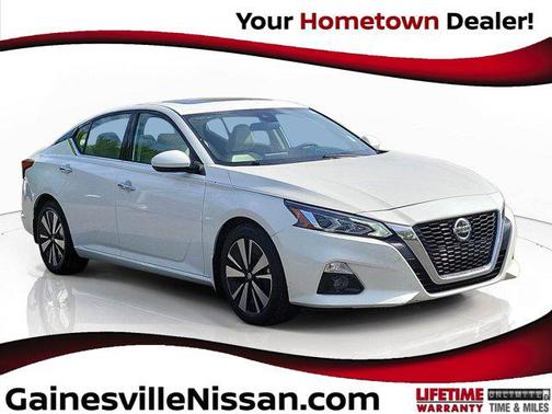 Pearl White Tricoat 2021 Nissan Altima 2.5 SL