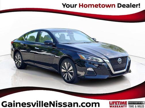 Super Black 2022 Nissan Altima 2.5 SV