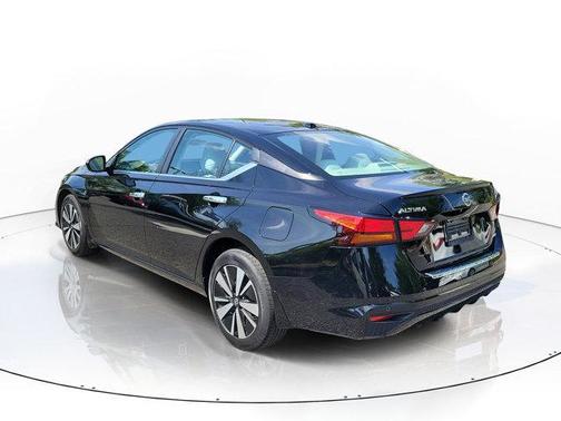 Super Black 2022 Nissan Altima 2.5 SV