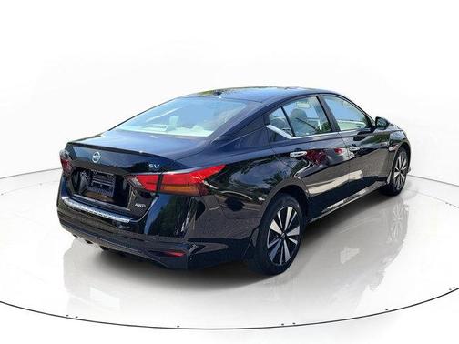Super Black 2022 Nissan Altima 2.5 SV