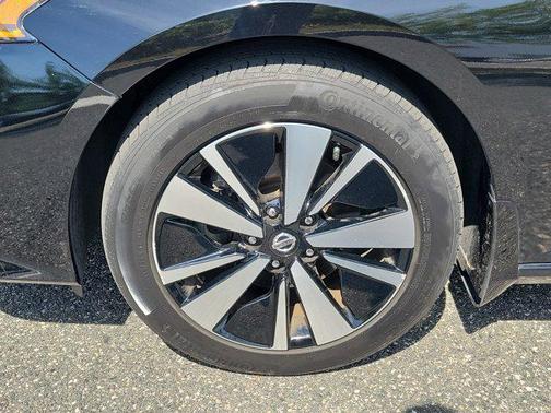 Super Black 2022 Nissan Altima 2.5 SV