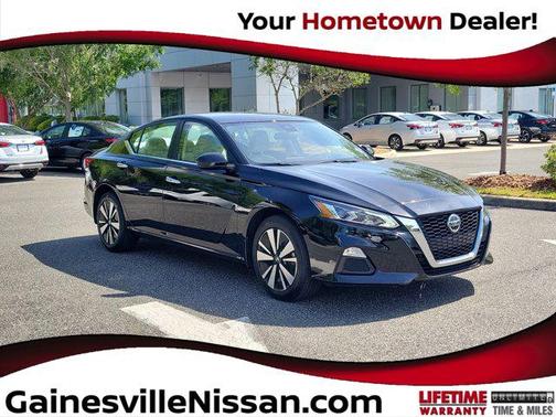 Super Black 2022 Nissan Altima 2.5 SV
