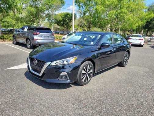 Super Black 2022 Nissan Altima 2.5 SV