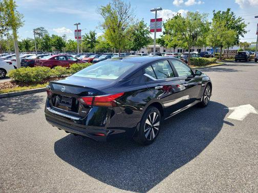 Super Black 2022 Nissan Altima 2.5 SV