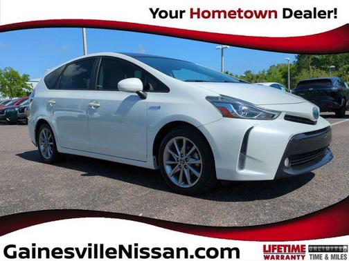2017 Toyota Prius v Five