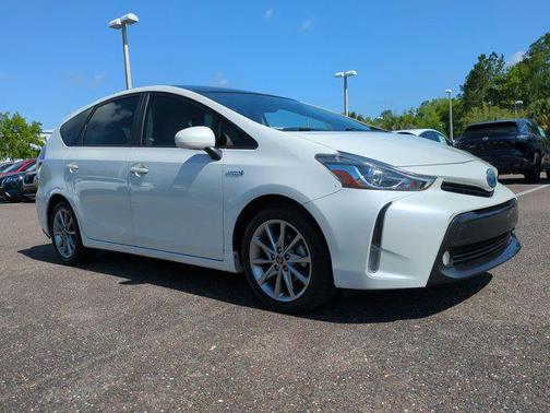 2017 Toyota Prius v Five
