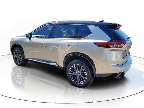 Champagne Silver Metallic/Super Black 2026 Nissan Rogue Platinum