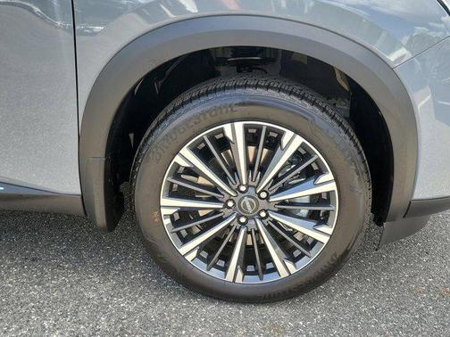 Boulder Gray Pearl/Super Black 2026 Nissan Pathfinder Platinum