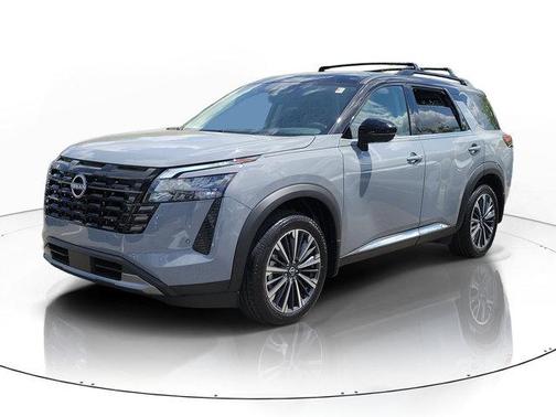 Boulder Gray Pearl/Super Black 2026 Nissan Pathfinder Platinum