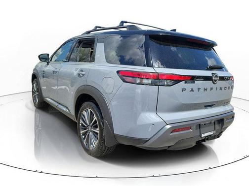 Boulder Gray Pearl/Super Black 2026 Nissan Pathfinder Platinum