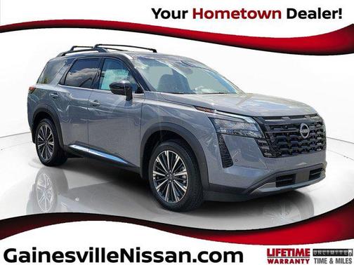 Boulder Gray Pearl/Super Black 2026 Nissan Pathfinder Platinum