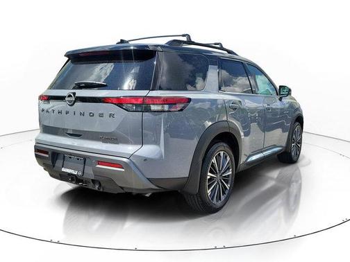 Boulder Gray Pearl/Super Black 2026 Nissan Pathfinder Platinum