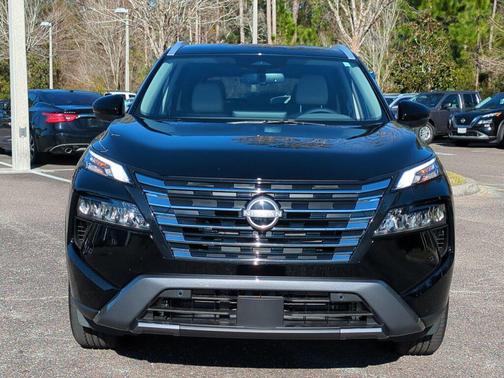 Super Black 2025 Nissan Rogue SL