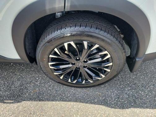 Everest White Pearl Tricoat 2026 Nissan Rogue Dark Armor