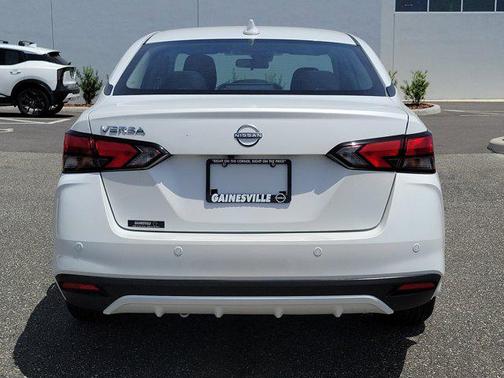 Aspen White Tricoat 2025 Nissan Versa 1.6 SV