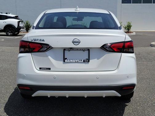 Aspen White 2025 Nissan Versa 1.6 SV