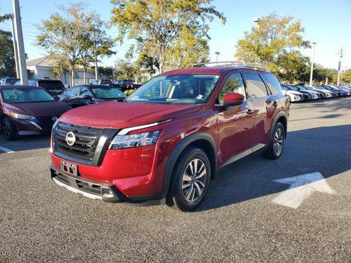 2023 Nissan Pathfinder SL 4WD