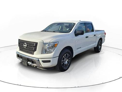 2023 Nissan Titan SV