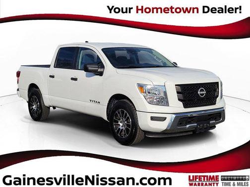 2023 Nissan Titan SV