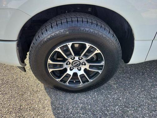 2023 Nissan Titan SV