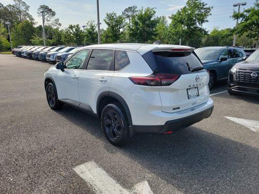 Everest White Pearl Tricoat 2026 Nissan Rogue SV