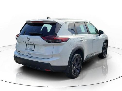 Everest White Pearl Tricoat 2026 Nissan Rogue SV
