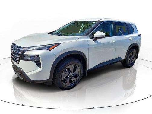 Everest White Pearl Tricoat 2026 Nissan Rogue SV