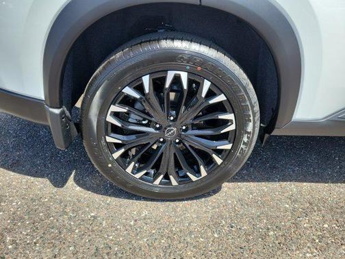 Everest White Pearl Tricoat 2026 Nissan Rogue Dark Armor