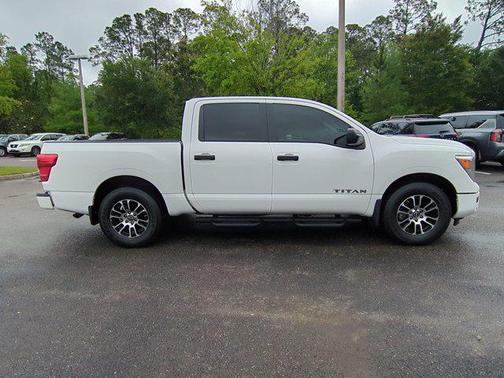 2024 Nissan Titan SV